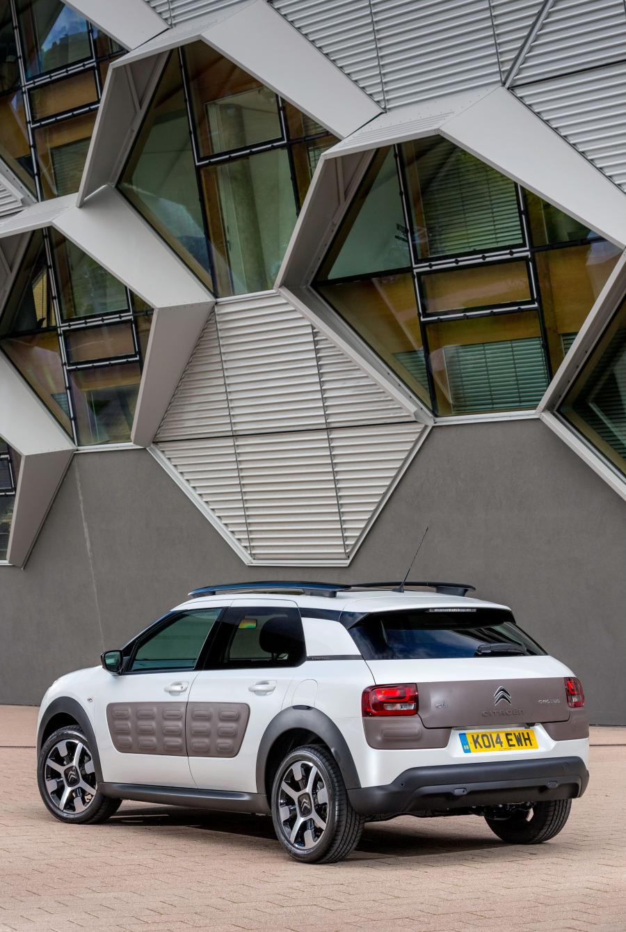  Citroen C4 Cactus 2014 года  (UK) (фото 23 из 44)